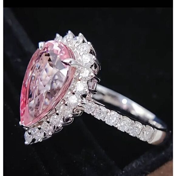 Romantic Pink crystal Cubic Zircon engagement ring - Picture 3 of 13